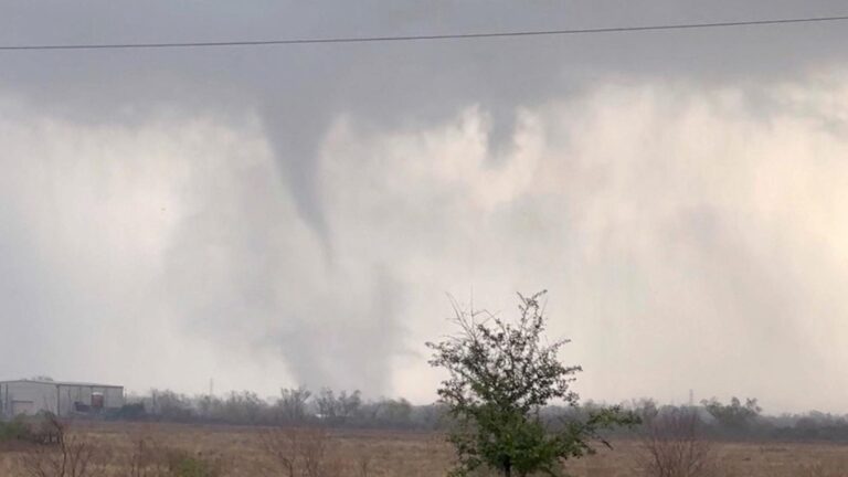At least 2 dead as severe weather impacts the South