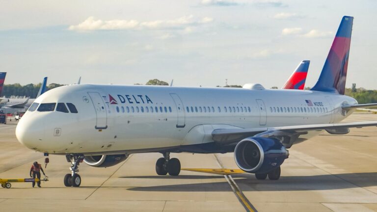 Haze or smoke on Delta plane forces passengers to evacuate via slides