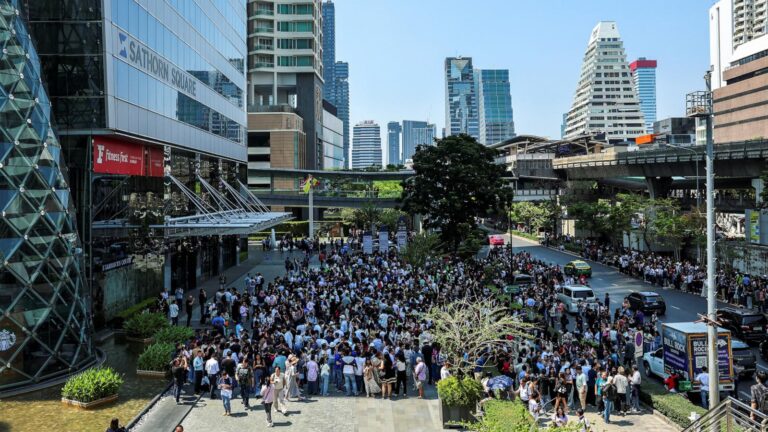 7.7 magnitude earthquake rocks Southeast Asia