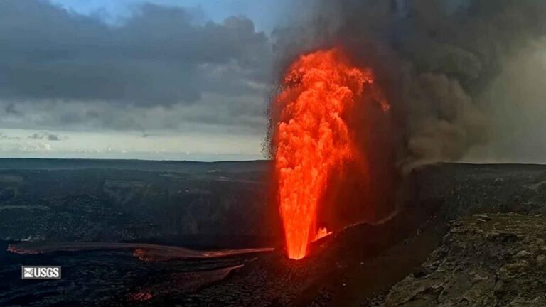 WATCH:  Kilauea volcano lights up Hawaii sky with spectacular lava display