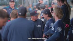 WATCH:  New Seattle Mariners player picks up walk-off win in major league debut