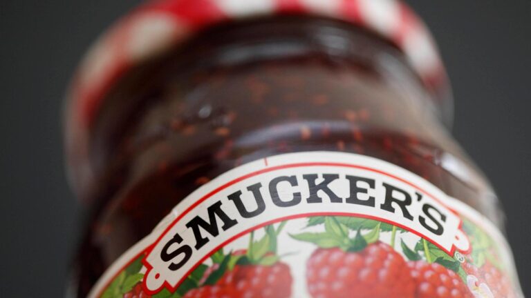 J.M. Smucker plans to remove artificial colors from its jams by the end of 2027