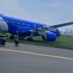 WATCH:  JetBlue plane veers off taxiway, nose gear goes into grass in Orlando