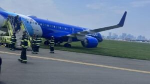 WATCH:  JetBlue plane veers off taxiway, nose gear goes into grass in Orlando