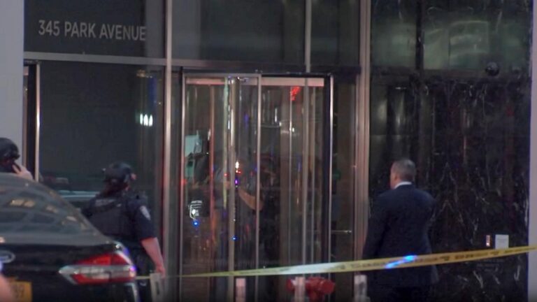 Witness recounts Midtown Manhattan shooting: ‘I texted my parents that I loved them’
