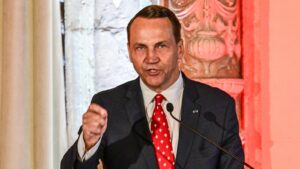 Polish foreign minister says Putin ‘laughs’ at Trump’s peace efforts
