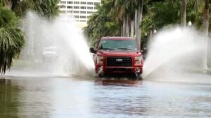 Flood threats impact parts of the West, hot and stormy weather in Florida
